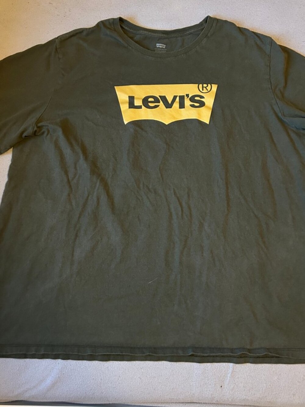 Levi's Men's T-Shirt XXL — Olive Green with Gold Batwing Logo